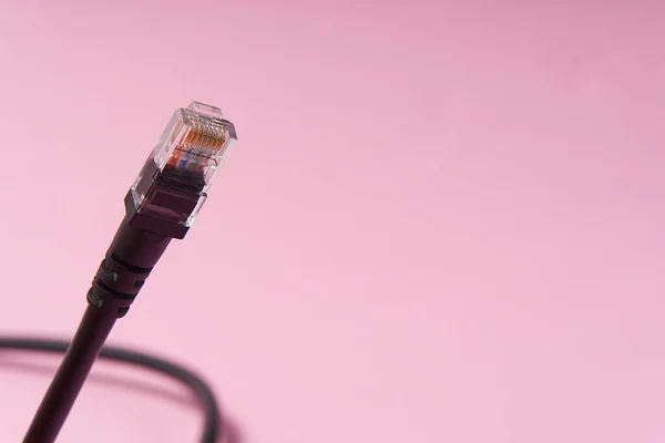 Cable de internet cat6 cat5. el concepto de conexión a una red de Internet o prestación de servicios de construcción, reparación e Internet de alta velocidad . —  Fotos de Stock