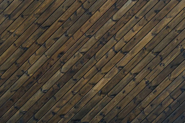 목각 색 배경은 짙은 갈색 45 도이다. 오래 된 나무 판자의 질감 이 원 근각을 이루고 있다. 다채 로운 배경을 지닌 갈색의 오래 된 나무판자. — 스톡 사진
