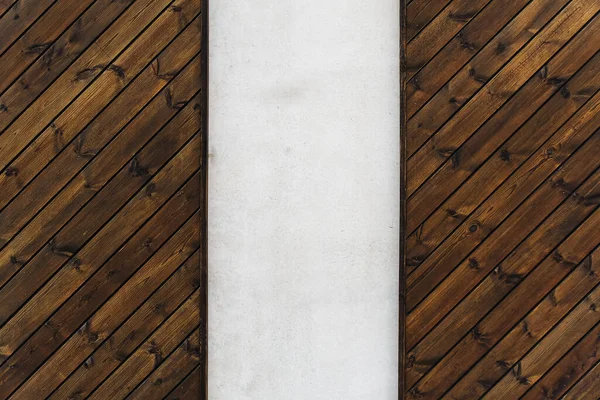 Textura de pared de madera con inserto de hormigón vertical. madera y hormigón moderno Diseño de pared. Backround con espacio de copia. — Foto de Stock