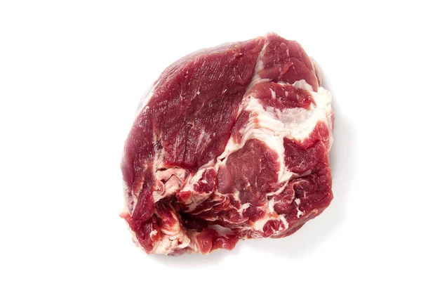 Single vers rauw varkensvlees biefstuk op witte achtergrond. — Stockfoto