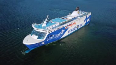 Tallinn Estonya 14 Haziran 2020: Tallinn Estonya limanından kalkan Eckero hattı, insansız hava aracı görüntüleri. Tallinn ile Helsinki, Finlandiya arasında Baltık Denizi 'nde yolcu ve kargo taşımacılığı.