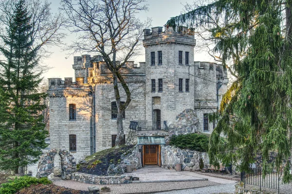 Tallinn, Estonsko. 20.02.2020. Hrad Glehn v Talinu v Estonsku. Starý kamenný hrad postavený v roce 1886. — Stock fotografie