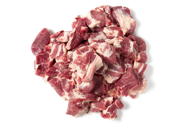 Pilha de carne de porco crua fina fresca isolada sobre fundo branco. pilha de carne de porco picada. — Fotografia de Stock