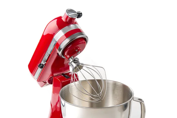 Červený kuchyňský mixér s miskou na bílém pozadí a kopírovat prostor. — Stock fotografie