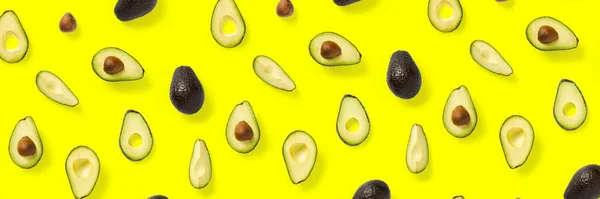 Banner Aguacate Fondo Hecho Piezas Aisladas Aguacate Sobre Fondo Amarillo —  Fotos de Stock