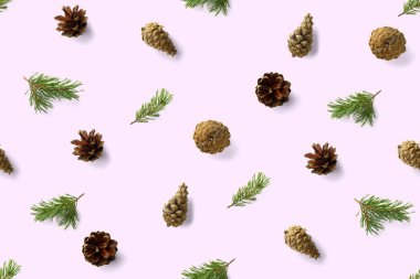 Çam kozalaklarından kusursuz noel deseni, pembe arka planda iğneler. Modern çam kozalağı Noel kolajı. Çam kozalaklarından yapılmış kağıt, kumaş, duvar kağıdı veya arkaplan baskısı.