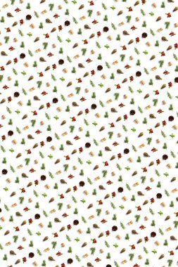 Çam kozalağı, şarap mantarı, çam dalı ve yaban mersinli Noel arkaplanı. Beyaz arkaplanda noel arkaplanı