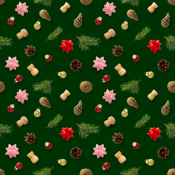 Naadloze Regelmatige Creatieve Kerst Patroon Met Nieuwjaar Decoraties Groene Achtergrond — Stockfoto