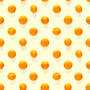 Taze mandalina deseni. Olgun meyve mandalinası, dikişsiz desen. Taze narenciye sarı arka planda izole edilmiş. Clementine 'ın yatağı. Mandalina modern tropikal arkaplan.