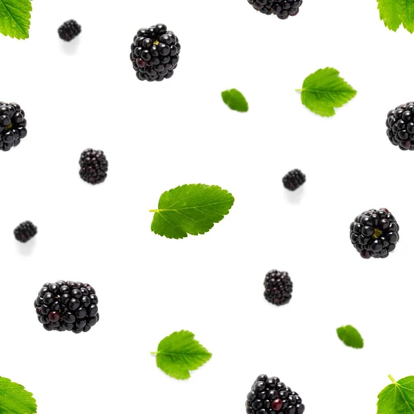 坠落的无缝线图案 新鲜的黑莓无缝图案 方形图案 新鲜的野生浆果在白色背景上被分离出来 — 图库照片