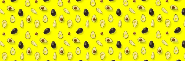 Banner Aguacate Fondo Hecho Piezas Aisladas Aguacate Sobre Fondo Amarillo —  Fotos de Stock