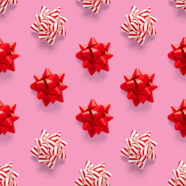 Naadloze Regelmatige Creatieve Kerst Patroon Met Nieuwjaar Decoraties Roze Achtergrond — Stockfoto
