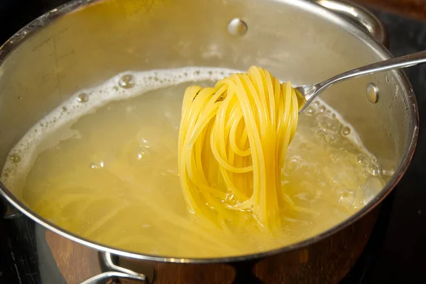 Nudelspaghetti Topf Kochen Penne Rigate Pasta Nudeln Kochendem Wasser Kochen — Stockfoto