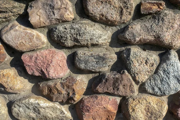 晴れた日にラフ石の壁。背景画像. — ストック写真