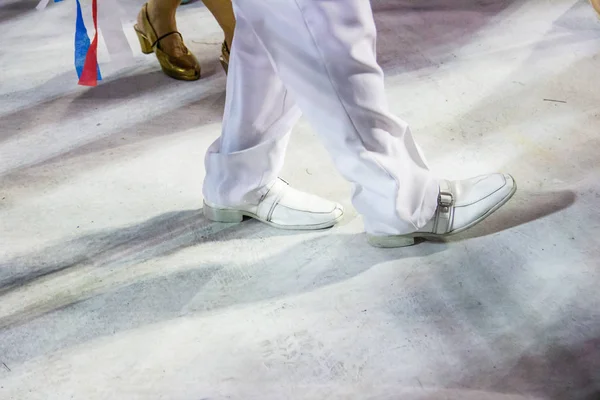 Piedi sambisti sambando su viale samba — Foto Stock