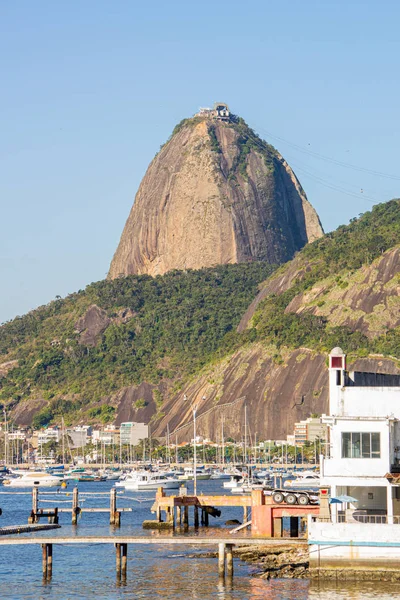 Colina do Pão de Açúcar, vista da enseada do Botafogo, no Rio de Janeiro — Fotografia de Stock