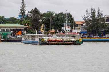 Santa Catarina Itaja ve Navegantes arasında Feribot geçiş