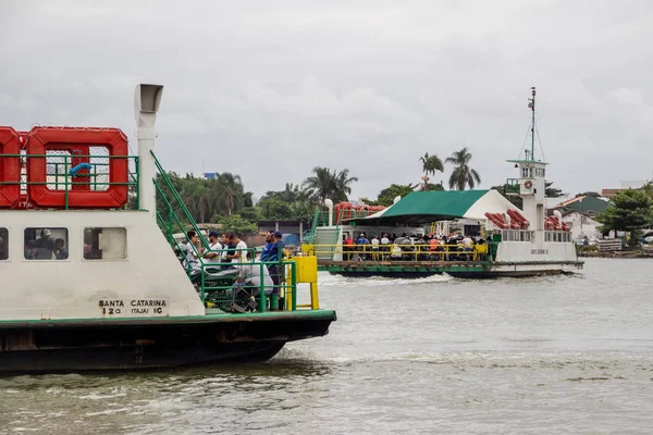 Traghetto tra Itaja mbH e Navegantes a Santa Catarina — Foto Stock