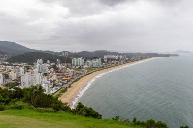 santa catarina içinde Balneario Camboriu careca tepesinin üstünden görünümü