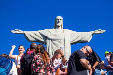 - 24 Temmuz 2019: Rio de Janeiro'nun en önemli turistik yerlerinden biri olan Kurtarıcı İsa'nın heykelini ziyaret eden turistler.