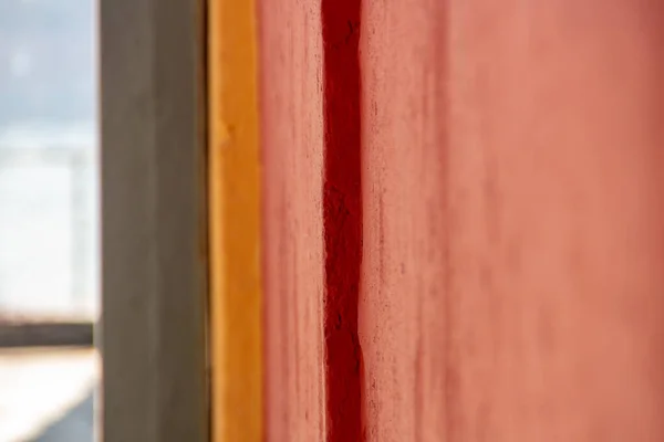 Красная Стена Оранжевыми Зелеными Деталями Рио Жанейро Бразилия — стоковое фото