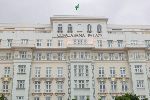 Rio de Janeiro, Brezilya 'daki Copacabana Sarayı Oteli cephesi - 4 Haziran 2020: Rio de Janeiro' daki Copacabana Mahallesi 'ndeki hotem copacabana Sarayı cephesi.
