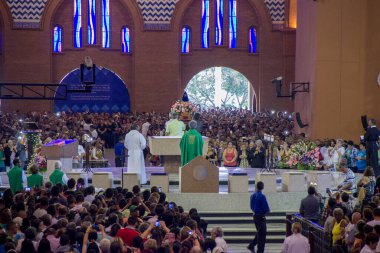 Nossa Senyora Aparecida Ulusal Sığınağı, Sao Paulo, Brezilya - 20 Eylül 2015: Aparecida do Norte Ulusal Sığınağı içinde.