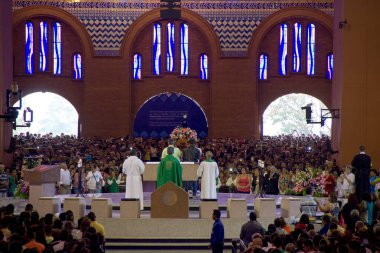 Nossa Senyora Aparecida Ulusal Sığınağı, Sao Paulo, Brezilya - 20 Eylül 2015: Aparecida do Norte Ulusal Sığınağı içinde.