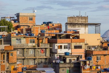 Rio de Janeiro, Brezilya 'daki ipanema mahallesinde, favela do cantagalo - 28 Haziran 2016: Rio de Janeiro' daki gecekondu evleri.