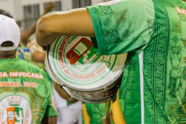 Brezilya, Rio de Janeiro 'da Samba Okulu Grande Rio' nun bataryası - 17 Ocak 2016: Okul provası sırasında Samba Okulu Grande Rio 'nun bataryası.