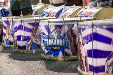 Rio de Janeiro, Brezilya 'daki samba okulu portelası - 17 Ocak 2016: Rio de Janeiro' daki karnaval öncesi samba okulu portelası.