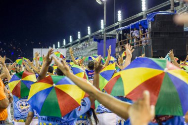 Samba okulu Vila Isabel 'in Rio de Janeiro, Brezilya' daki provası - 13 Aralık 2015: Rio de Janeiro 'daki prova sırasında samba okulu Vila Isabel' in üyeleri.