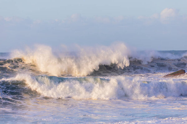 Похмелье на пляже Леблон в Рио-де-Жанейро, Бразилия.