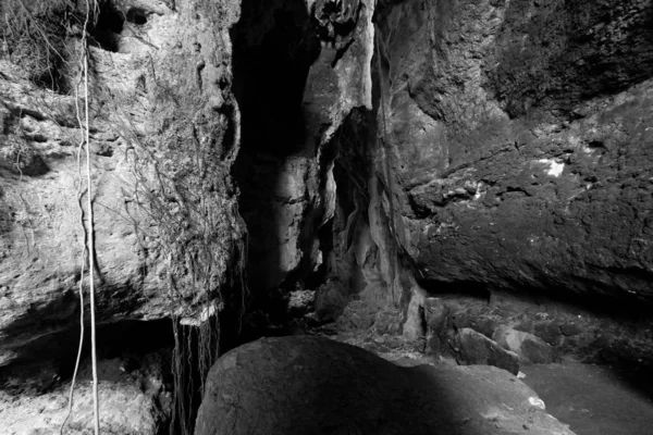 Стародавня Печера Лабуан Баджо Індонезія — стокове фото
