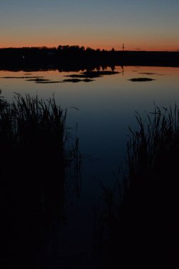 Gölde gün batımı
