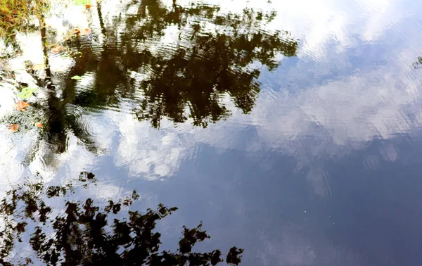 Abbagliamento Riflessione Sulla Superficie Dell Acqua — Foto Stock