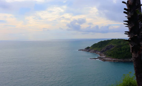 Fondos Vistas Palmeras Contra Cielo Mar Las Montañas — Foto de Stock