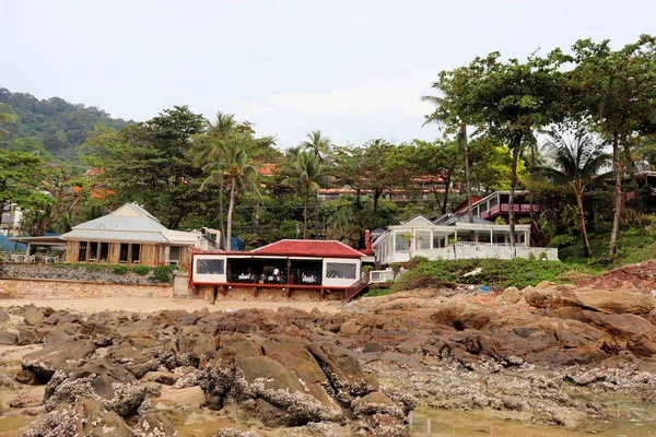 Latar Belakang Dan Pemandangan Laut Rumah Dan Pohon Batu Batu — Stok Foto