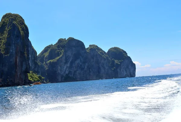 Paseo Barco Por Mar Exóticas Islas James Bond Contra Mar — Foto de Stock