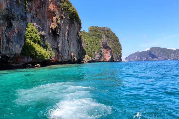 Promenade Bateau Sur Mer Îles Exotiques James Bond Contre Mer — Photo