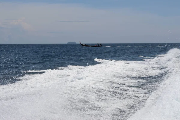 Passeio Barco Mar Exóticas Ilhas James Bond Contra Mar Azul — Fotografia de Stock