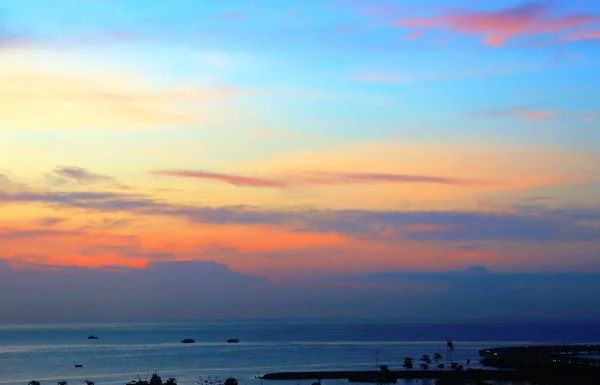 Sonnenuntergang Aquarellfarben Rot Blau Und Gelb Sonnenstrahlen Morgengrauen — Stockfoto