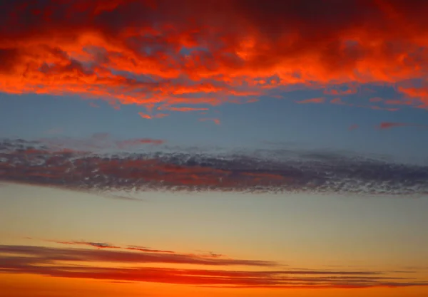 水彩画で日没 青と黄色 夜明けに太陽の光 — ストック写真