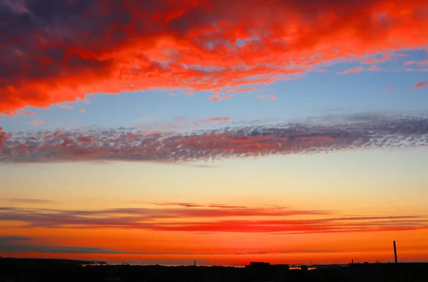 Fiery Sunset Red Clouds Blue Sky Warm Evening — Stock Photo, Image