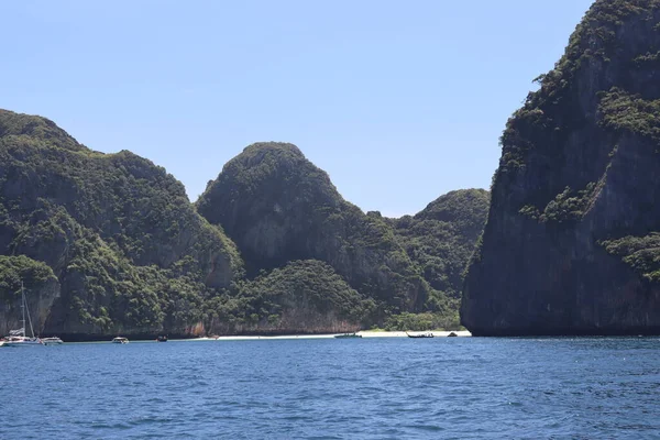 海洋中热带岛屿的性质 在亚洲的快艇旅行 — 图库照片