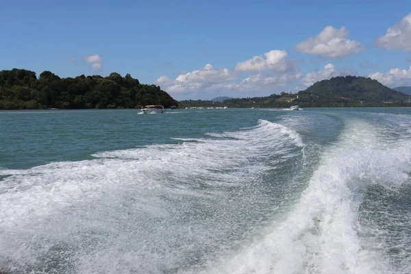 Olas Fondo Salpicaduras Paseo Lancha Rápida Cerca Las Islas Tropicales — Foto de Stock