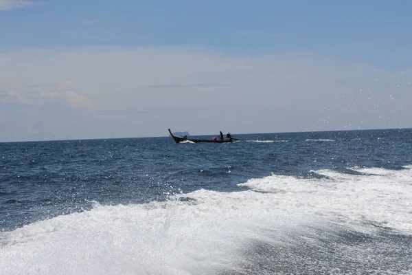 Hintergrund Wellen Und Spritzer Speedbootfahrt Der Nähe Tropischer Inseln Ozean — Stockfoto