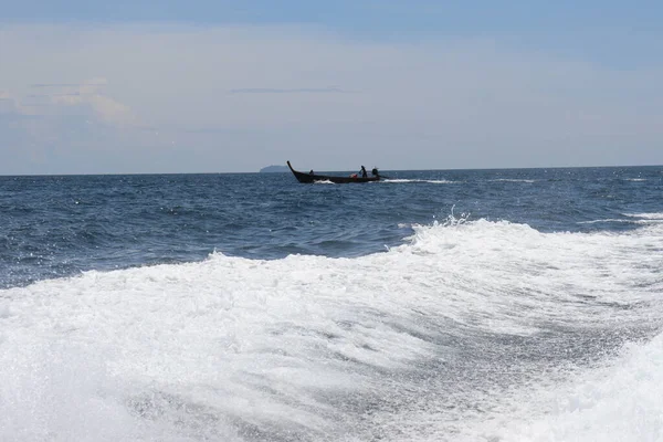 Hintergrund Wellen Und Spritzer Speedbootfahrt Der Nähe Tropischer Inseln Ozean — Stockfoto