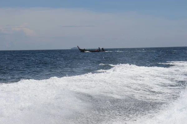 Hintergrund Wellen Und Spritzer Speedbootfahrt Der Nähe Tropischer Inseln Ozean — Stockfoto