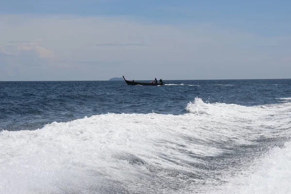 Hintergrund Wellen Und Spritzer Speedbootfahrt Der Nähe Tropischer Inseln Ozean — Stockfoto